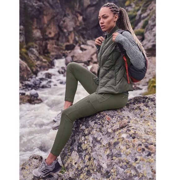 Athleta Pants - NWT ATHLETA Headlands Hybrid Cargo Tight 6